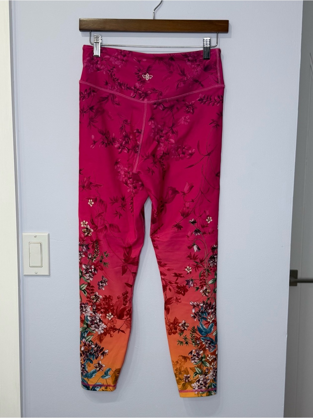 Johnny Was Women’s Pink Floral Ombre Active Leggings, size M. Like new!
